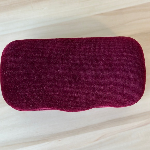 Gucci oversized oval sunglasses with case drawstring bag and cleaning cloth - Picture 14 of 14